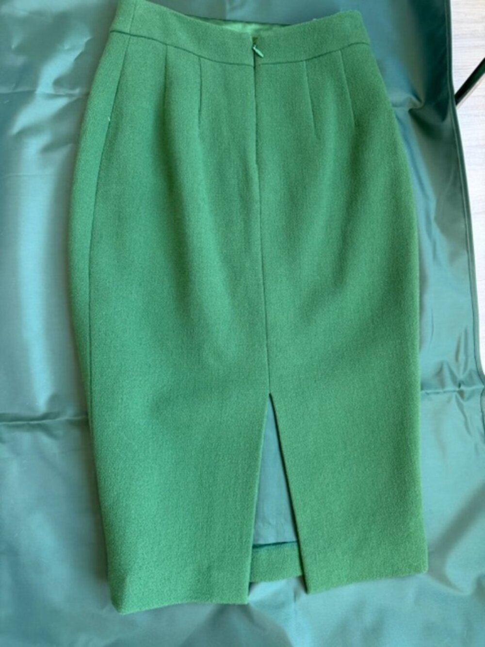 Feraud Pencil Skirt, Jaguar Green, size US 4, UK 8, EU 36, 100% virgin Wool